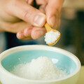 有食譜》日本超萬能調味料！自製「鹽麴」只需5步驟：發酵1週就能吃