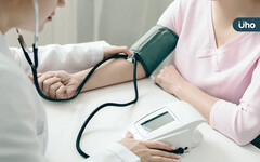 老人家血壓多少算正常？醫：控制在「這數值」最好：減3成心血管疾病