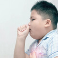 6歲童染「黴漿菌」高燒久咳⋯吃抗生素也沒用！醫揭「常見5症狀」