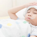 腸病毒升溫！醫師提醒：盡快打疫苗、辨識早期症狀是預防重症關鍵