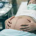 從Netflix韓劇《機智住院醫生生活》看產後大出血！醫揭「6類人」超危險
