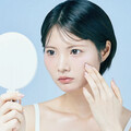 皮膚出現不明斑點？常見色素疾病「白斑VS黑斑」症狀、成因與治療