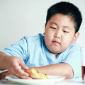 孩子脖子黑黑的⋯是沒洗乾淨嗎？兒科醫揪「黑棘皮症」好發肥胖兒童