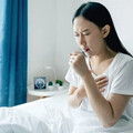 咳嗽咳不停，吃什麼最快好？止咳化痰「6大NG食物」小心加重喉嚨痛
