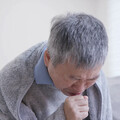 咳嗽有痰別自己亂買消炎藥！醫揭「新一代祛痰膠囊」多效合一助化痰
