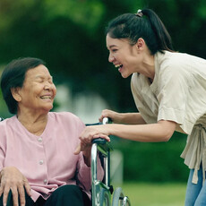 用心照顧失智家人，為什麼反而被討厭？居服員教「1招」讓患者安心