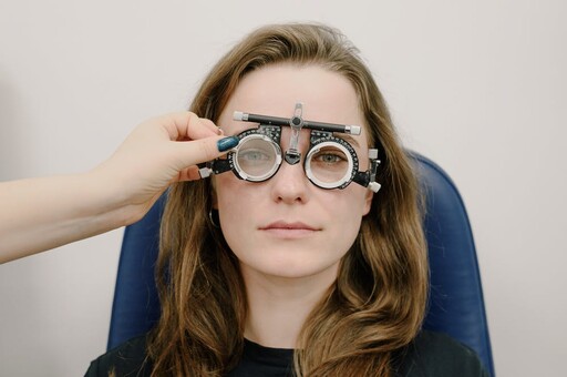 成年後近視度數竟飆升？醫師教你調整用眼習慣 避免青光眼、早發性白內障