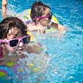 防曬補水放暑假！國健署預防 3 招、急救 5 步驟 親子遠離熱傷害