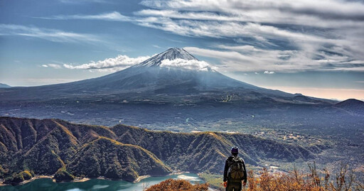 富士山人潮太多 當地政府下個月「用這招」管制通行