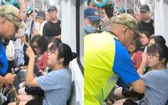 女子不願讓坐 北京老人拐杖直插「兩腿中間」怒嗆：你報警啊！