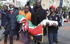 反對新稅收法案！肯亞衝突升溫「警開槍釀5死」 歐巴馬妹妹也遭攻擊
