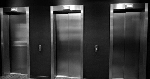 男子「囚禁醫院電梯」驚魂42小時 電梯操作員上班時才脫困