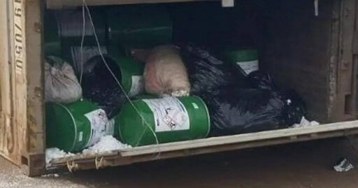 貨車翻覆！貨物遭村民哄搶一空 肯亞政府示警：那是化學毒物