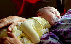 新手媽媽哺乳後蓋被睡著「不慎蓋到寶寶」 醒來寶寶已無呼吸