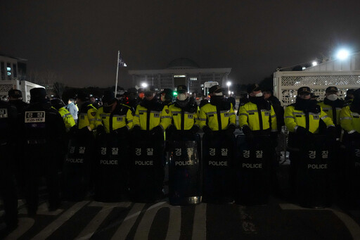 南韓全境緊急戒嚴！軍隊進駐國會 參謀總長就任戒嚴司令「禁令條文曝光」