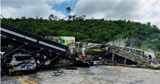 巴西爆重大車禍！巴士失控「衝撞卡車起火」釀38死、逾10傷