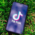 少女沉迷TikTok！ 老爸「很反感」當街抓狂斃了她