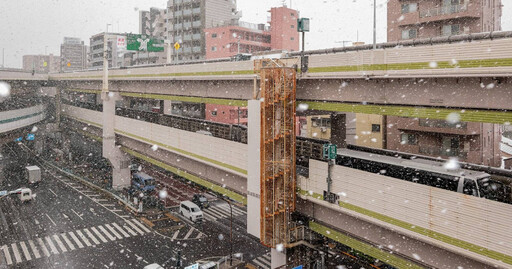 罕見3月雪！日本東京發大雪警報 部分電車計畫性停駛