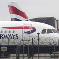 英航機師「左右不分」闖禍了！飛溫哥華347人客機驚悚起火