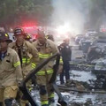 美國聖地牙哥驚悚空難！雙引擎小飛機失控衝進住宅區 15戶陷火海、濃煙沖天如災難片
