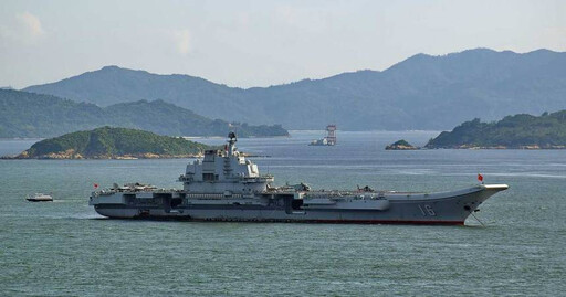 中國遼寧號航母首度在東海「起降艦載機」 日本防衛省緊急應對