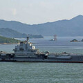 中國遼寧號航母首度在東海「起降艦載機」 日本防衛省緊急應對