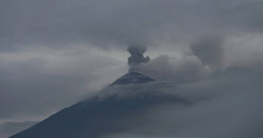 瓜地馬拉火山噴發濃煙蔽天 數百人緊急撤離