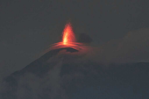 瓜地馬拉火山噴發濃煙蔽天 數百人緊急撤離