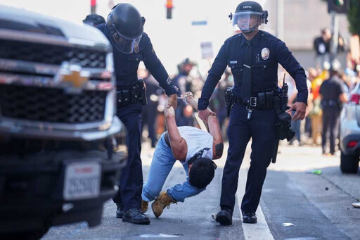 國民兵進駐激化抗議民眾情緒 洛杉磯警方逮捕多人「州長呼籲冷靜」