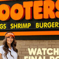 美國「辣妹餐廳」Hooters才聲請破產 又爆關閉30多家門市