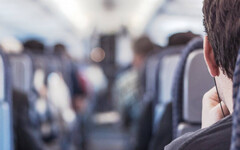 不選位就被踢下飛機？英國情侶爆料搭乘廉航遭差別待遇 怒轟：根本歧視