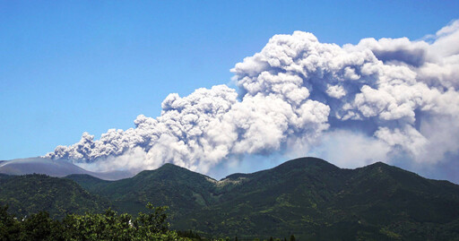 時隔7年!日本九州新燃岳火山爆發 「煙霧達5百米」當地2級警戒