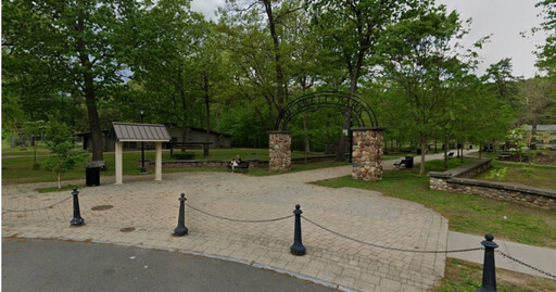 公園建築深夜自動上鎖！美國男子為救受困愛犬「卡在煙囪」 事後被當成小偷逮捕起訴