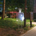 首爾公園夜間驚見「3D投影警察」！犯罪率下降22% 網笑：還以為是鬼