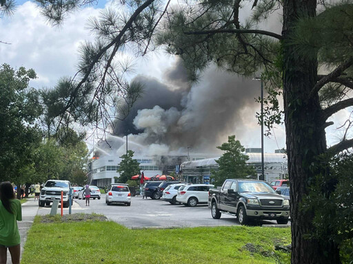 汽車失控撞擊獸醫中心釀劇烈爆炸 司機毒駕逃逸後遭逮捕