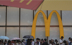嗅到美國民眾荷包縮水！麥當勞8款熱門套餐下月起全面降價