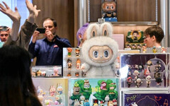 俄女找惡魔簽「靈魂契約」換11萬 只為買一套Labubu