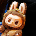 26歲妹用「血簽約賣靈魂」買Labubu 俄東正教會說話了
