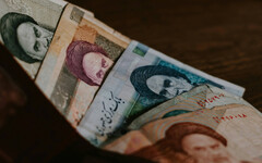 經濟制裁讓貨幣「貶成壁紙」 伊朗國會正式通過貨幣改革：里亞爾面額少4個零