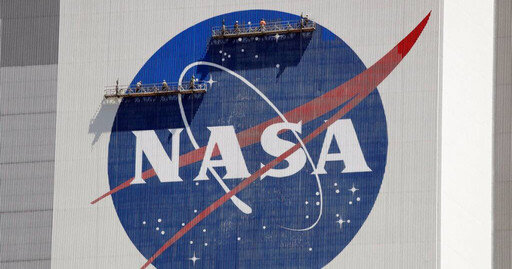 她家麥田突降巨大不明物體!NASA設備突現德州農地 民眾全程目擊傻眼喊:太不真實了