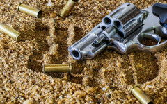 23歲男揪「玩俄羅斯輪盤」朝同齡女子開槍 她胸口中彈慘死