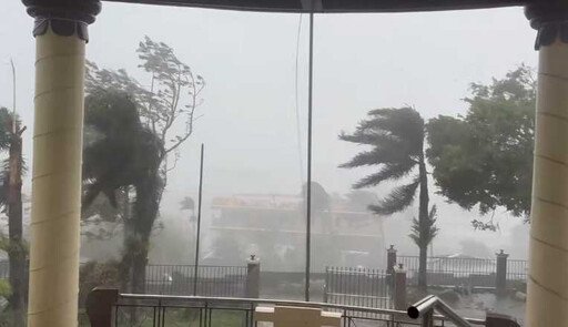 鳳凰進逼掀狂風巨浪！菲律賓急撤10萬人、多區停班課 災難畫面曝光