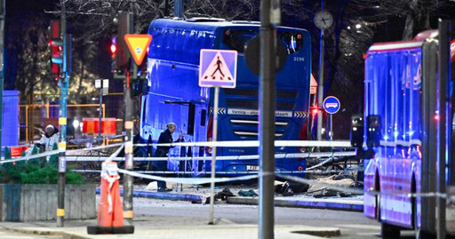 瑞典雙層巴士衝撞車站釀3死3傷 司機遭扣留調查中