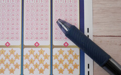 66歲老翁中樂透1.2億「裝窮騙妻子」 半年後生活崩塌後悔了