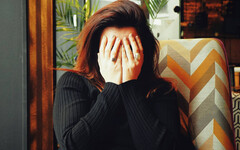 用20分鐘「怒氣儀式」舒壓！ 專家：摔枕頭、棍子敲地宣洩情緒