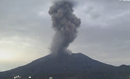 日本櫻島火山又噴發了！煙柱竄天1000M 「火山碎屑四散」畫面曝