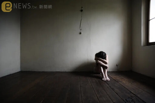 母無業、父被關！3歲女童以為「媽媽不舒服在睡覺」 伴屍4天求救