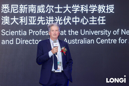 隆基在SNEC2025上正式發佈HIBC技術與700W高效光伏組件
