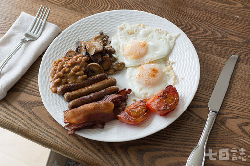 英國人怪癖多？道地英式早餐是拿來解宿醉？