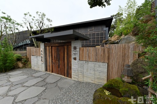 台中秘境景觀餐廳「飛花落院」 詩歌一般的餐景盛宴